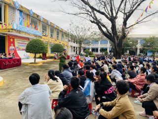 Điện Hồng tuyên truyền pháp luật cho học sinh  trước Tết Nguyên đán Giáp Thìn 2024
